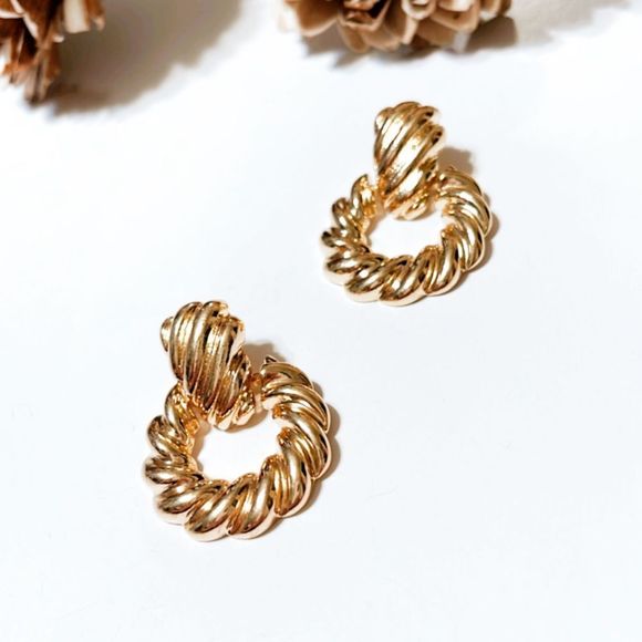 Rya hoop earrings in gold M84 - Picture 3 of 6